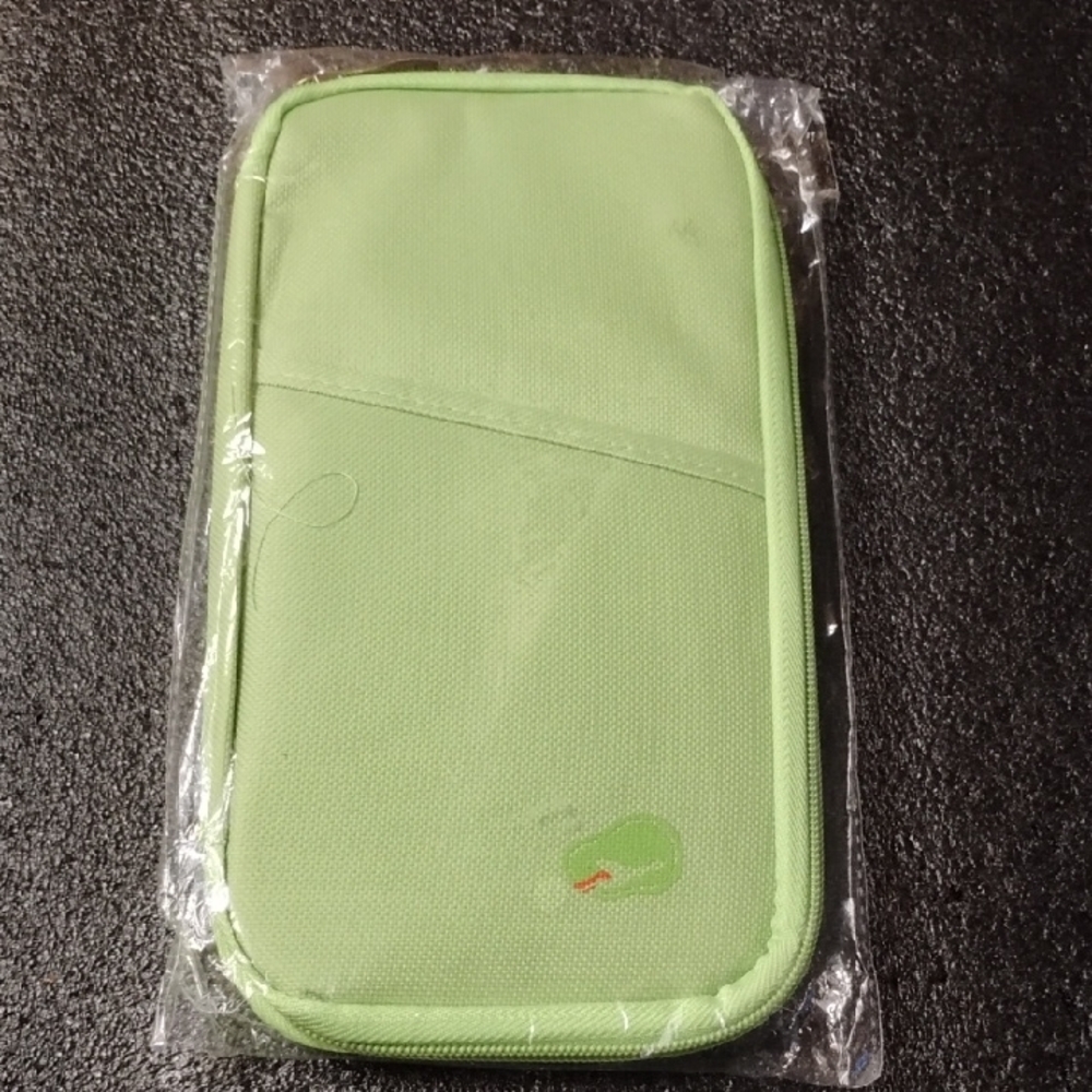 Wrapables® Passport and Travel Documents Holder, Green
